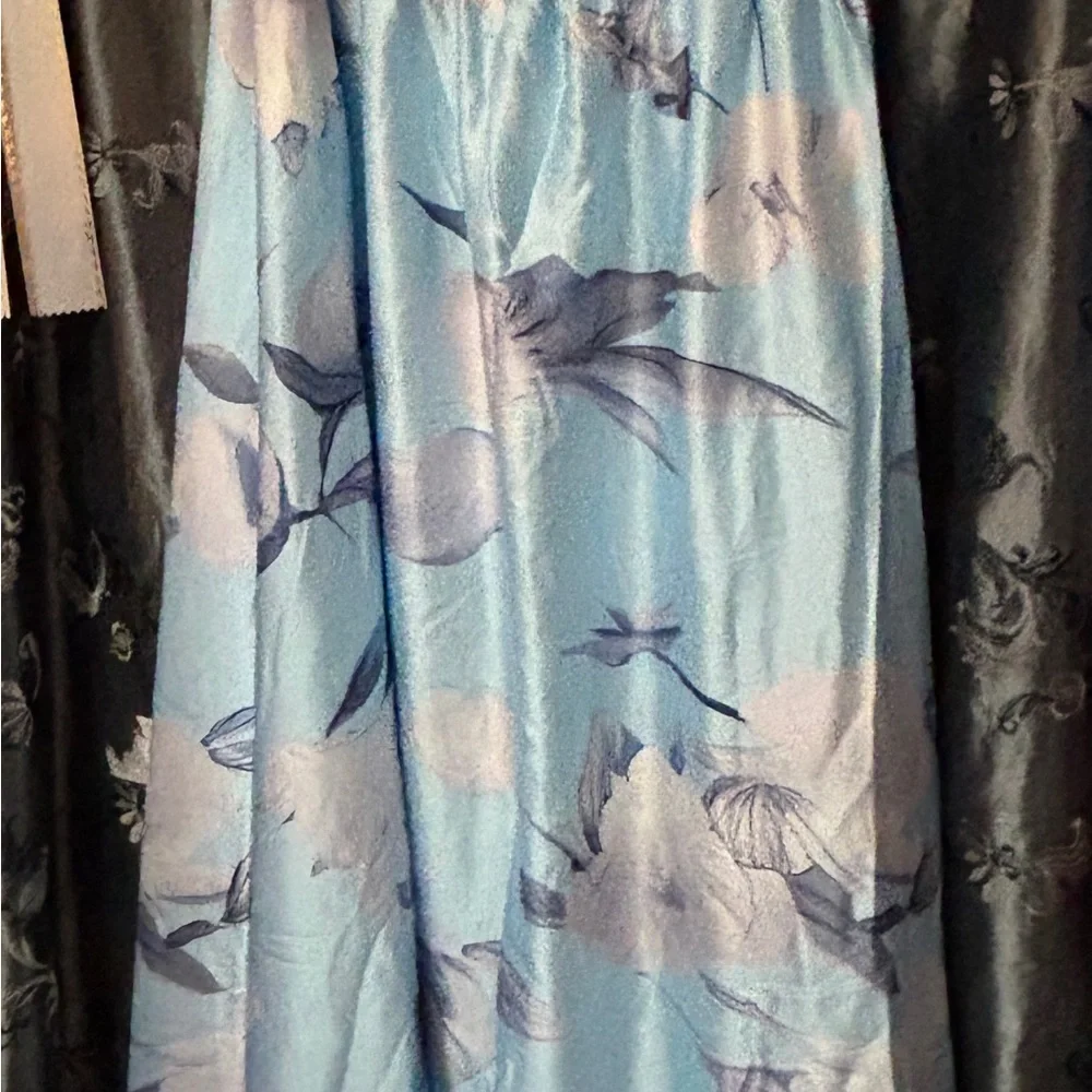 Flycurvy powder blue floral strapless gown 22 - Picture 4 of 13